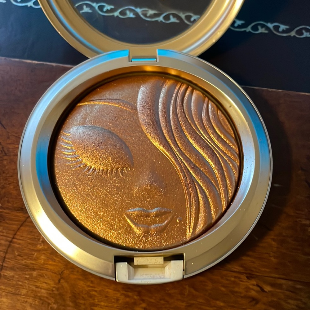 MAC Cosmetics Mariah Carey Collection My Mimi Extra Dimension Skinfinish.